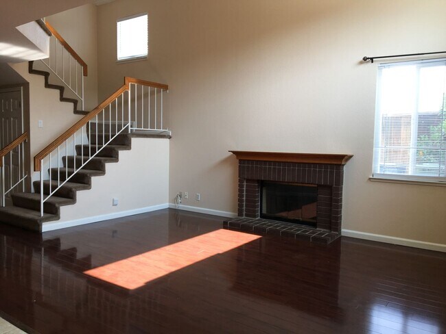 Foto del edificio - Gorgeous 3 Bedroom 2.5 bath Home in Desirable area of Ardenwood, Fremont
