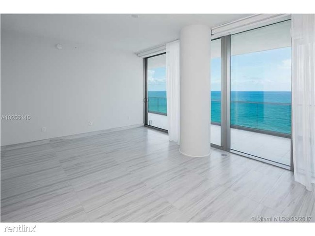 Building Photo - 10201 Collins Ave