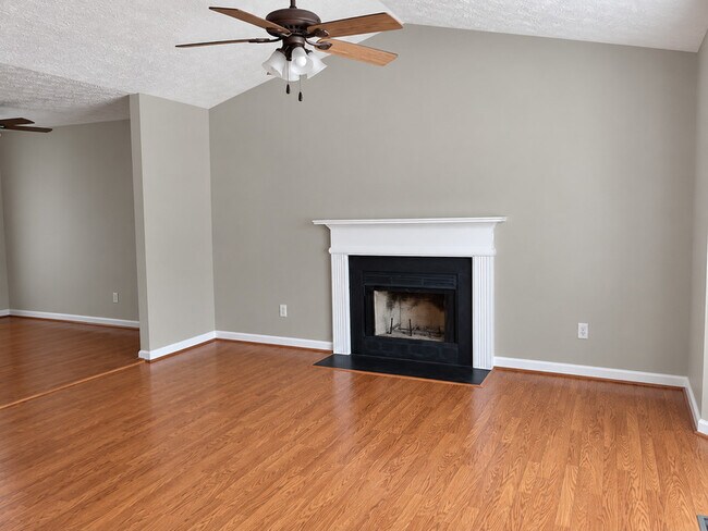 Foto del edificio - 3904 Welham Green Ct