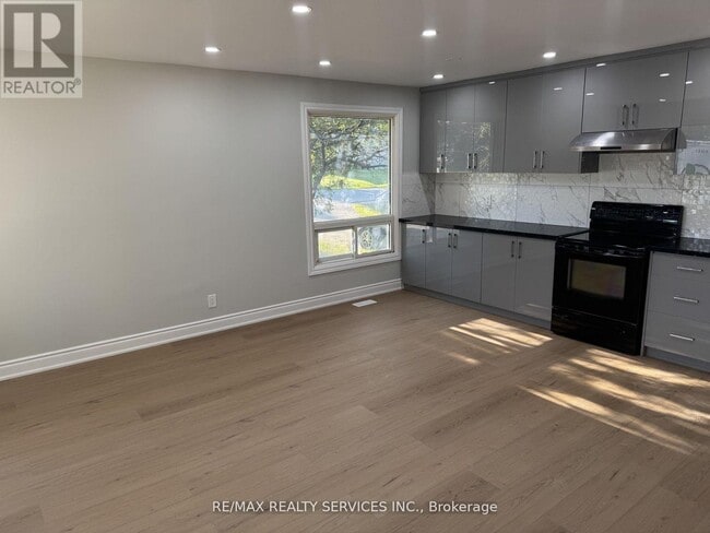 Building Photo - 41 MacLaren Ave