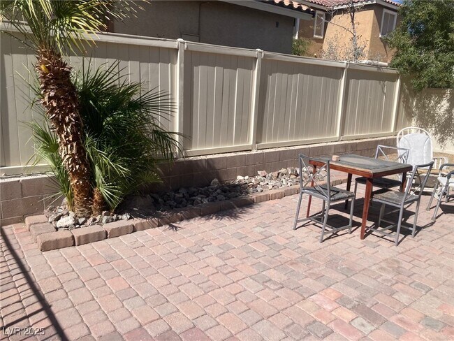 Building Photo - 1983 Sundown Canyon Dr