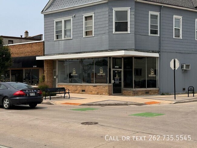 Building Photo - Retail Storefront Available for Lease in P...