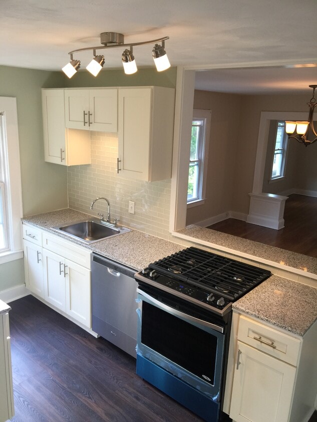 Primary Photo - 1128 N Glencove Rd