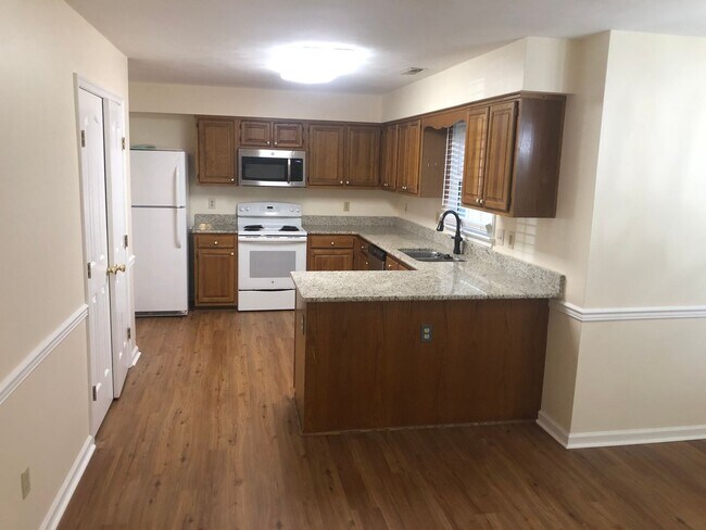 Foto del edificio - 2416 Creekmore Ct