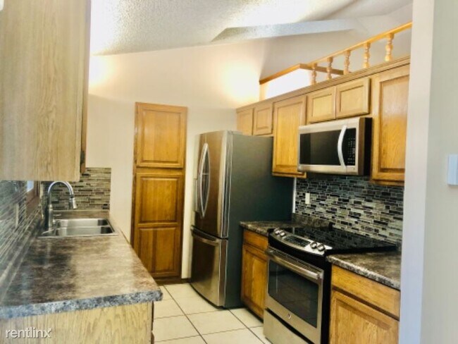 Building Photo - 5 br, 3 bath House - 2216 S White Cliff Ln