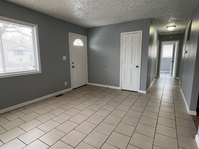 Foto del edificio - Far Eastside 3 Bedroom 1 Bath