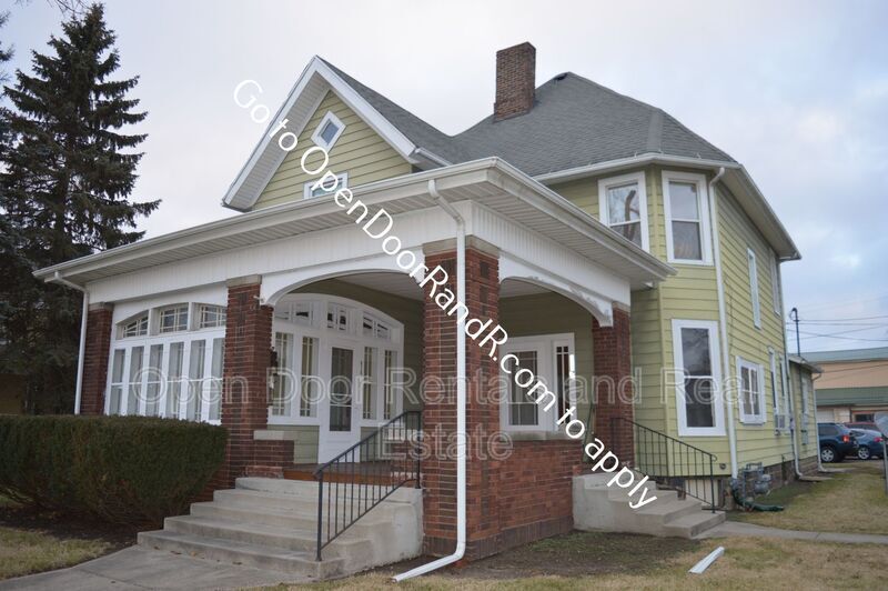 Primary Photo - 616 N Main St