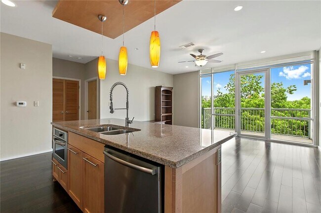 Foto del edificio - 1600 Barton Springs Rd