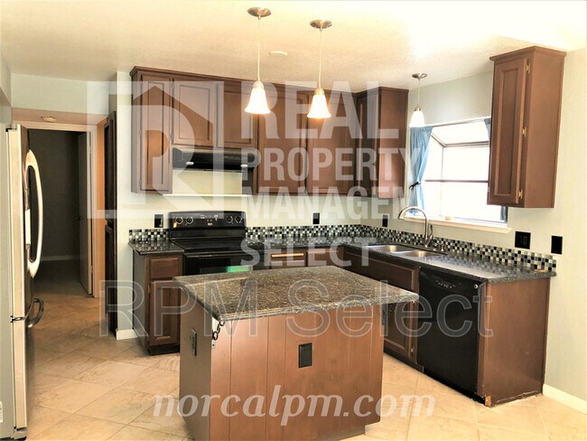 Foto del edificio - 3477 Rancho Rio Way