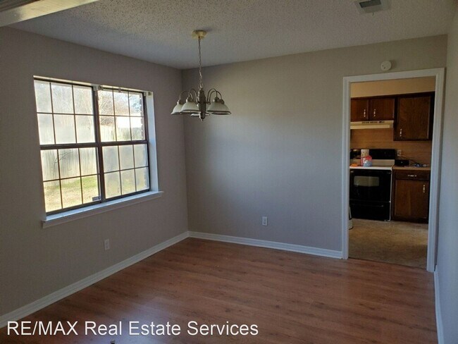 Building Photo - 3 br, 1.5 bath House - 3424 Tara