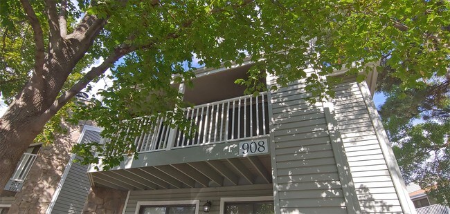 Building Photo - 908 S Walden Way
