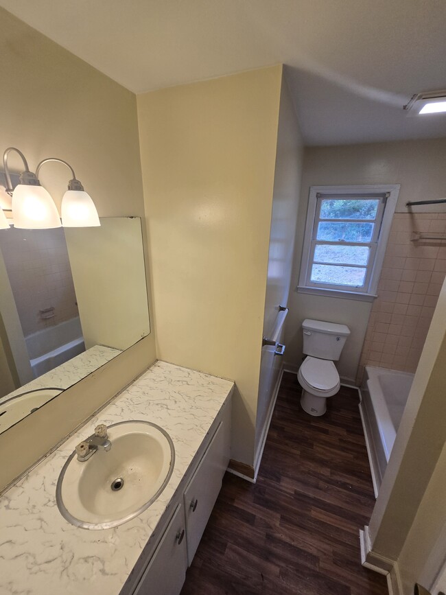 Foto del edificio - 314 Edward Ave