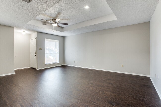 Foto del edificio - Hulen Park Humble Abode Duplex!