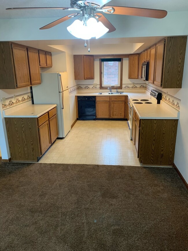 Building Photo - 17466 Fairway Dr