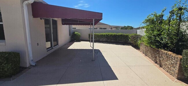 Foto del edificio - 628 Dominguez Dr