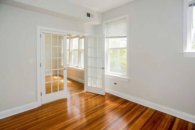 Foto del edificio - 3852 N Southport Ave