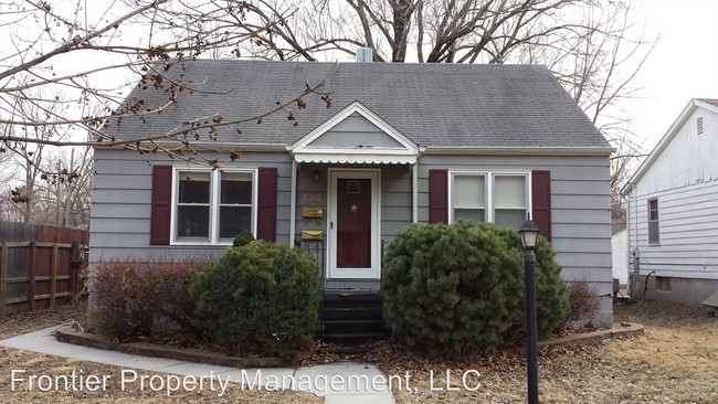 Building Photo - 523 Bertrand St