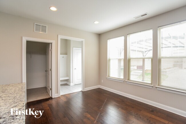 Building Photo - 6305 Kennard Dr