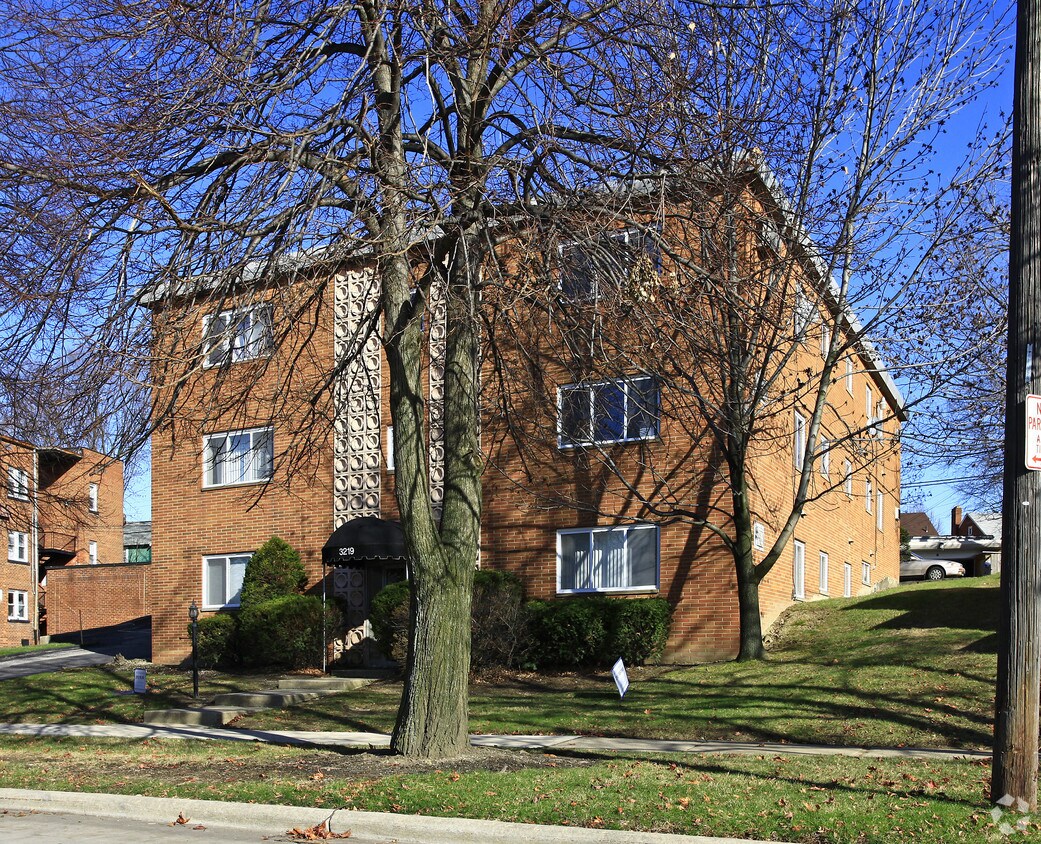 Building Photo - 3219 Meadowbrook Blvd