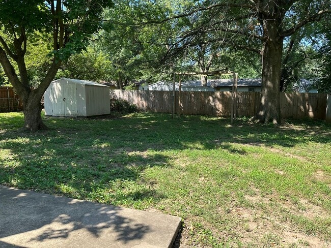 Building Photo - 1111 Carl Ave