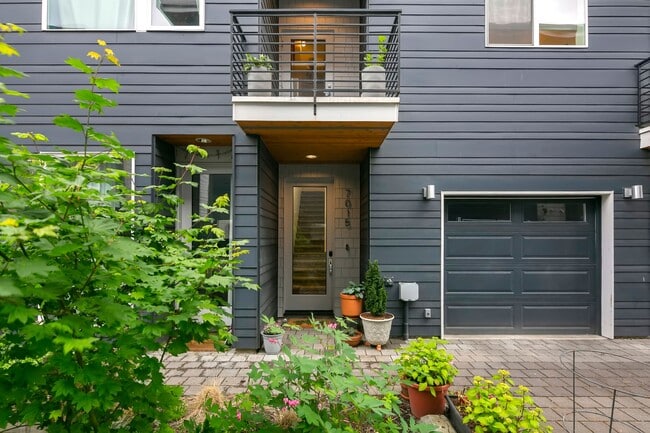 Front - 7015 42nd Ave S
