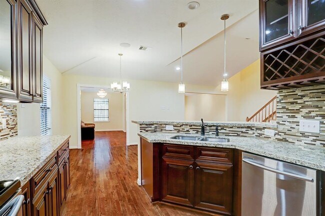 Building Photo - 11318 Dovedale Ct