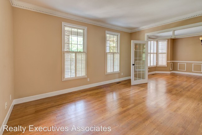 Foto del edificio - 5 br, 3.5 bath House - 123 Westview Lane