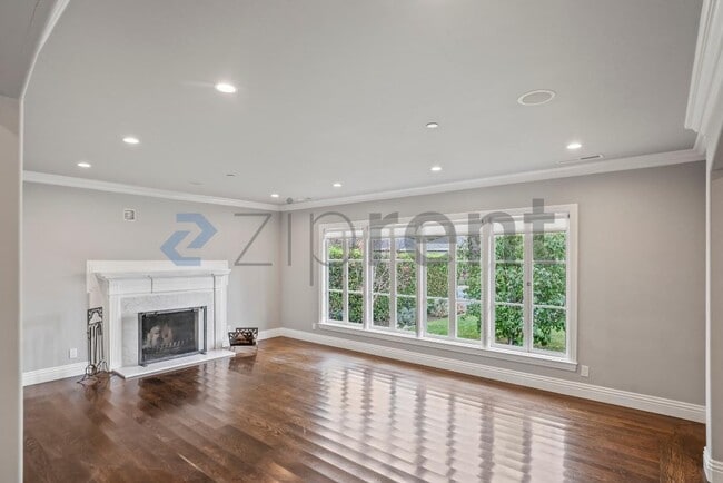 Building Photo - 616 Maple St