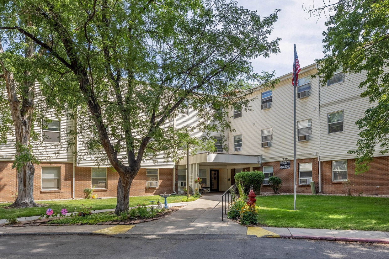 Primary Photo - Mountain View Plaza