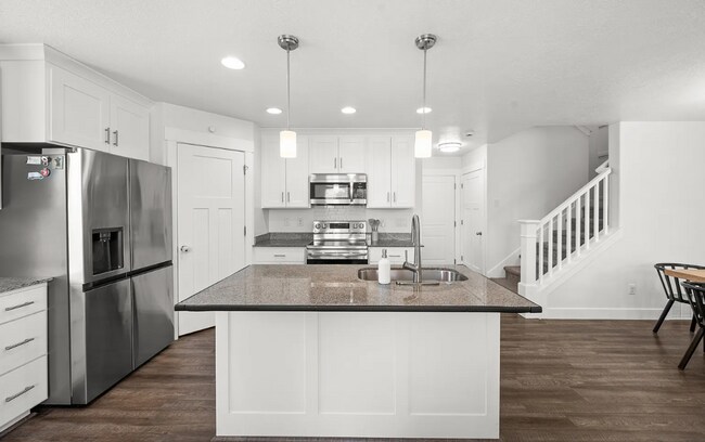 Building Photo - 3 Bedroom/2.5 Bathroom Townhouse in Lehi