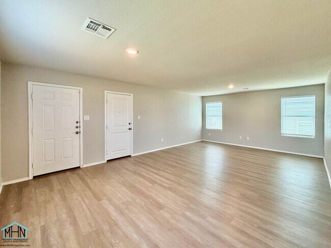 Building Photo - Beautiful 3 bed/2 bath 1,375 sqft home wit...