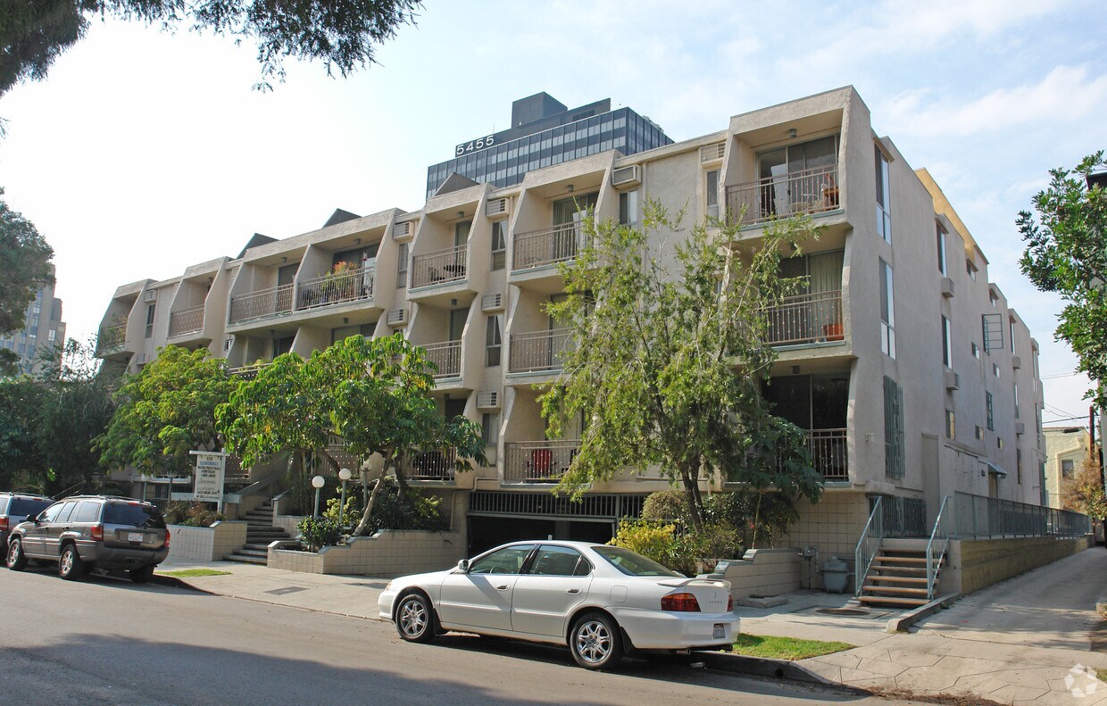 659 S Cloverdale Ave, Los Angeles, CA 90036 Apartments at 659 S