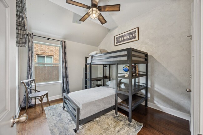 Foto del edificio - 8146 Little Scarlet St