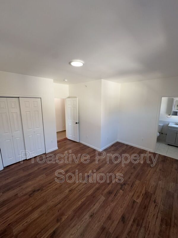 Foto del edificio - 730 N Main St