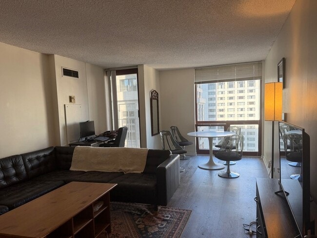 Photo - 200 N Dearborn St Apartment