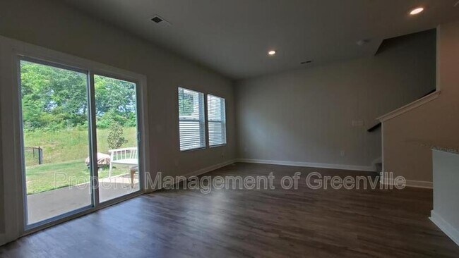 Building Photo - 606 Reese Ln