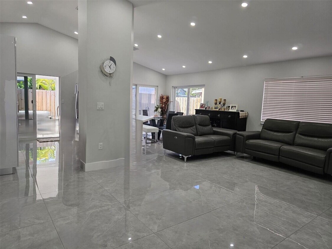 Foto principal - Southwest 177th Avenue, Miami, FL 33196 - ...