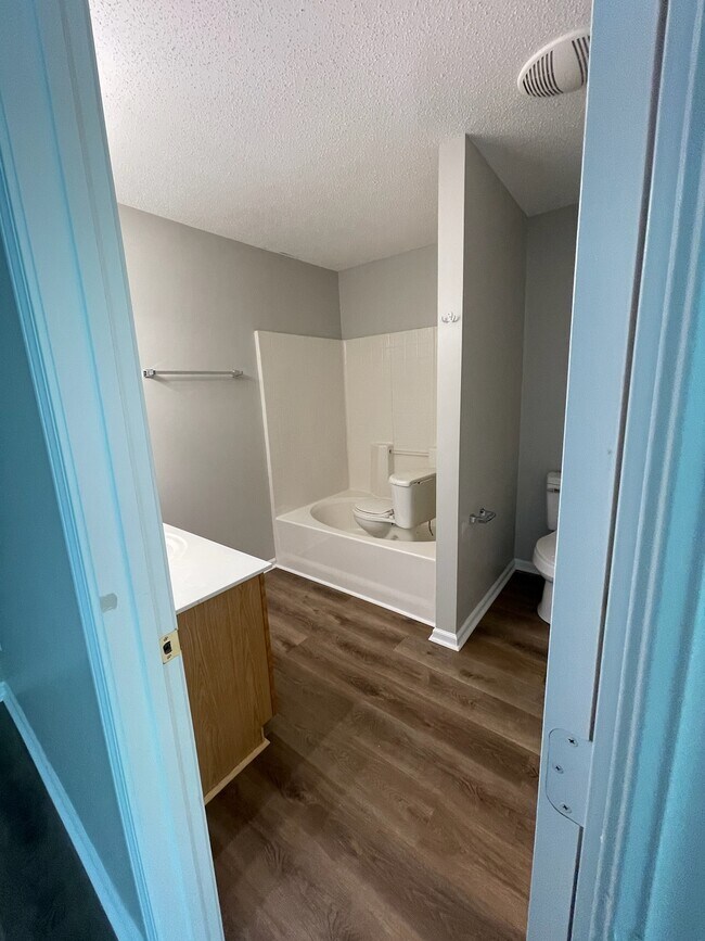 Building Photo - 3936 Fountain Village Ln