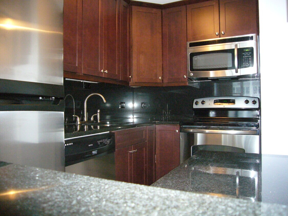 Primary Photo - 4250 N Marine Dr