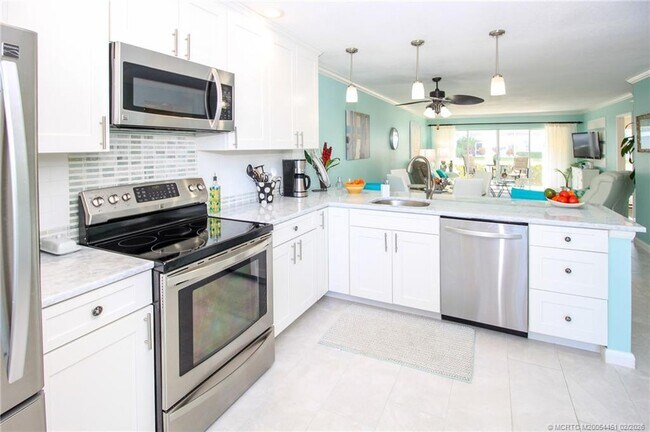 Foto del edificio - 1858 SW Palm City Rd