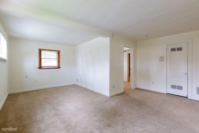 Building Photo - 2 br, 1 bath House - 5903 N Silvery Ln