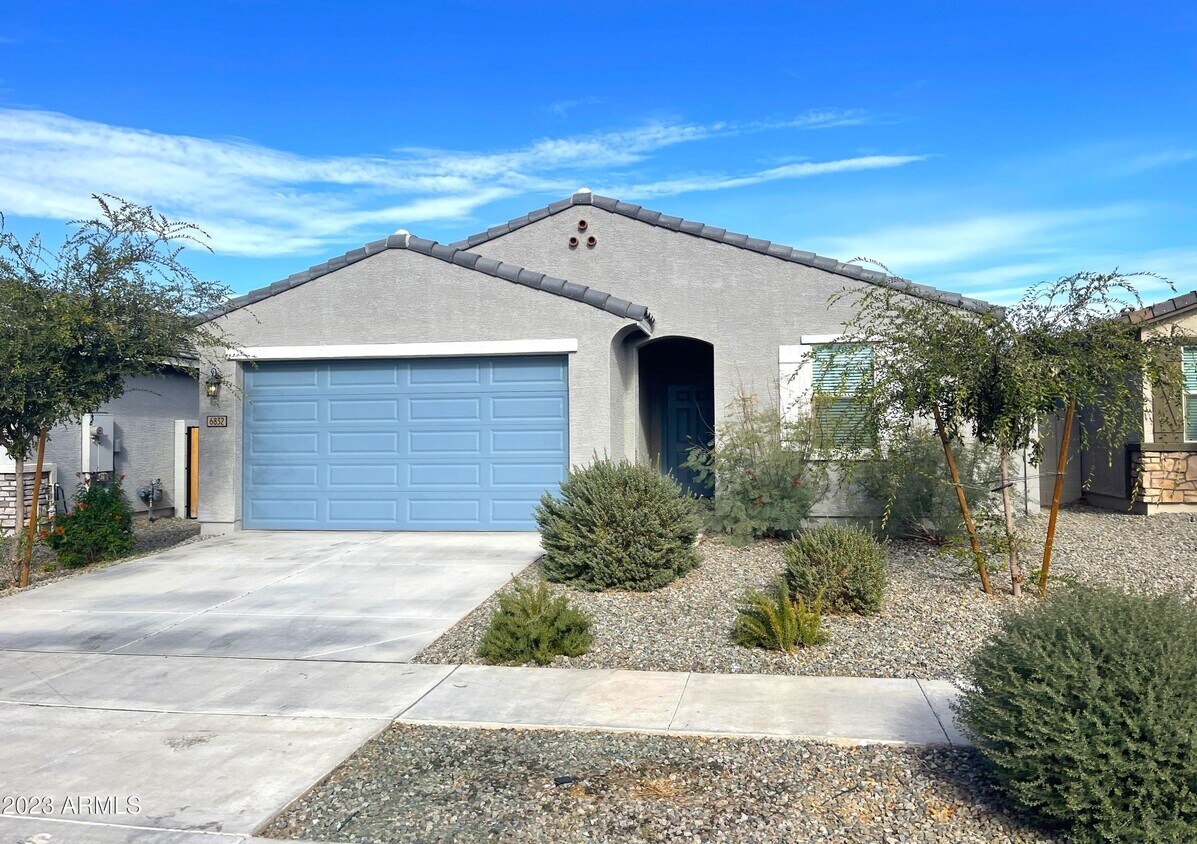 Foto principal - 6832 W Trumbull Rd
