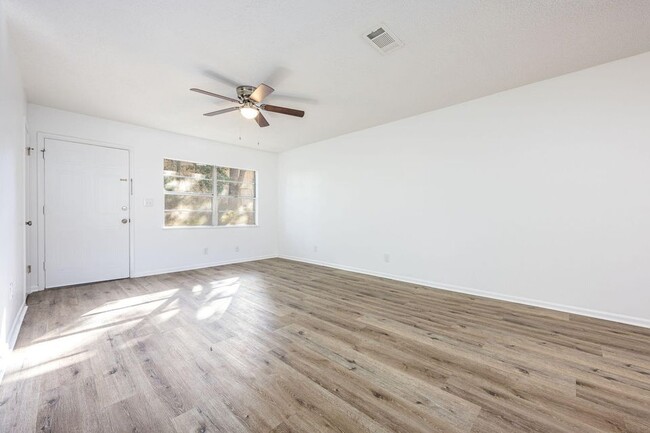 Foto del edificio - 1013 Holton Ave