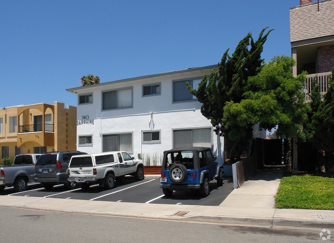 Building Photo - 740 Sapphire St