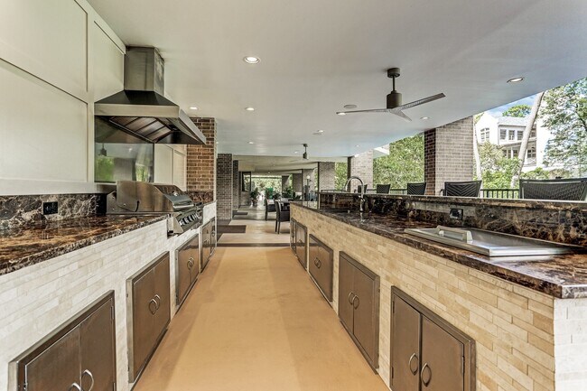 Foto del edificio - 21 Briar Hollow Ln