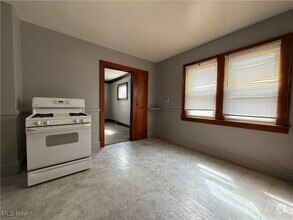 Building Photo - 4024 E 143rd St