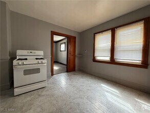 Building Photo - 4024 E 143rd St