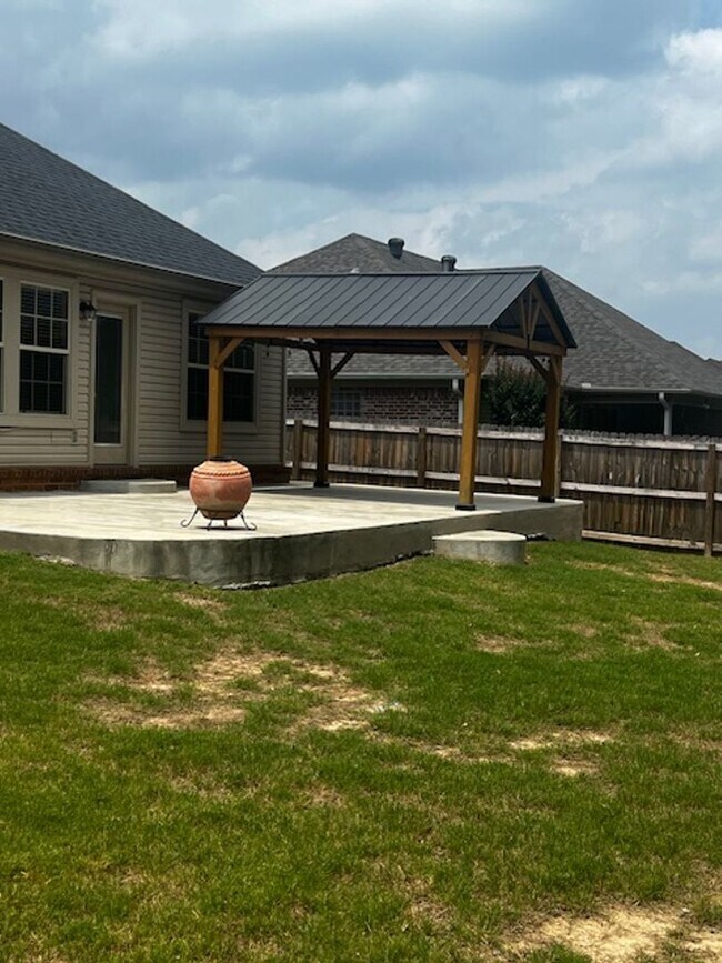 Building Photo - 3230 Clover Hill