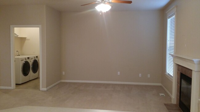 Building Photo - 3-Bedroom Single-Level House in Hubbard