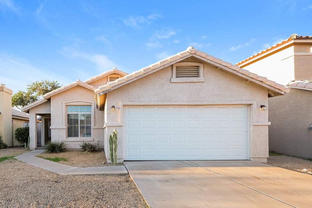 Foto principal - 8667 W Palm Ln